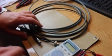 Medidas de continuidad con multímetro digital en cables coaxiales y de alimentación