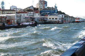 De Lisboa a Cacilhas, cruzando el Tajo, Portugal