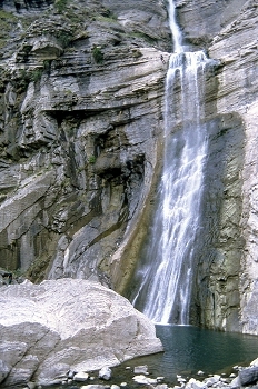 Cascada en el Barranco de Sorrosal, Huesca