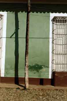 Poste de madera (y su sombra), Cuba
