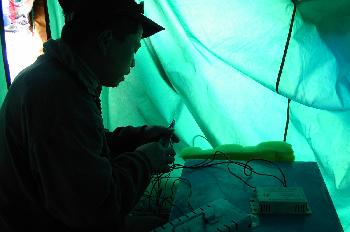 Instalación de telecomunicación en el campo base