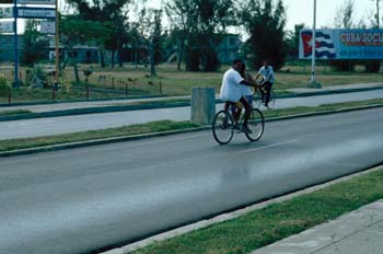 Personas en bicicleta, Cuba