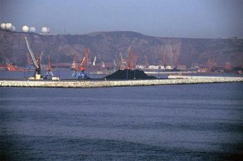 Muelles de la Osa en el puerto de El Musel, Gijón, Principado de