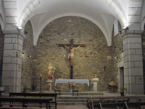 Interior de iglesia en Gascones