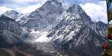 Ama Dablam con glaciar, visto desde el pico Nagartsang
