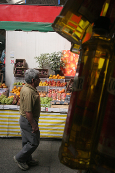 Puesto de frutas y aceite, Mercado de abastos de Sao Paulo, Bras