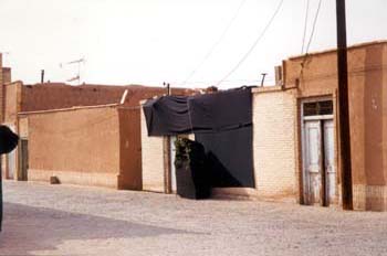 Casa con velatorio, Irán