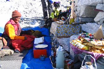 Comienzo de ceremonia: Puja de bendición de una expedición