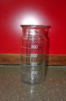 Copa de vidrio graduada