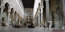 Nave central de la Basílica de San Ferdiano, Lucca