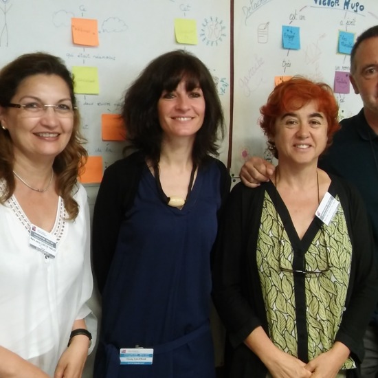 La professeure du module et les participants de l'activité