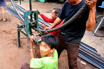 Trabajando en la calle, Medam, Sumatra, Indonesia