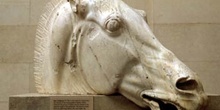 Cabeza de caballo del carro de Selene (442-438 a. C.)