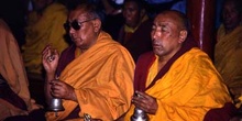 Monjes durante una ceremonia religiosa en el gompa de Phyang, La