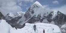 Paredes de hielo en glaciar