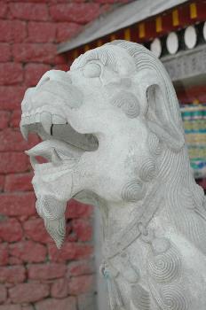 Escultura en entrada del monasterio de Tengboche