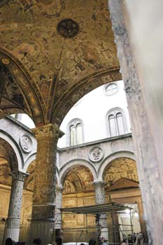 Entrada lateral de la Galleria degli Uffizi, Florencia