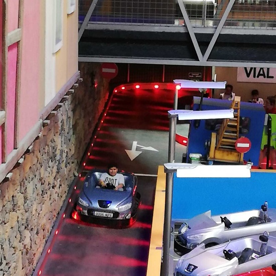 LAS CHICAS Y CHICOS DE AMPARO DISFRUTANDO EN MICRÓPOLIX 12