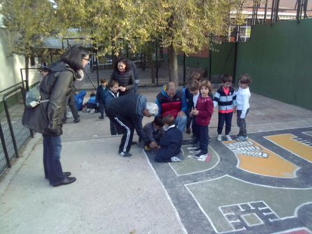 Los padres juegan en el cole  19