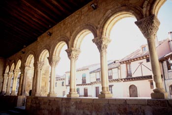 Galería porticada de la Iglesia de San Lorenzo, Segovia