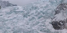 Acercamiento a la cascada de hielo del Khumbu
