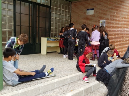 2017_10_31_TALLER DE LECTURAS MONSTRUOSAS EN EL PATIO 15