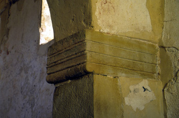 Capitel de pilar de la iglesia de San Salvador de Valdediós, Vil