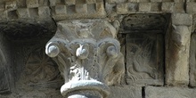 Capitel floral. Catedral de Jaca, Huesca