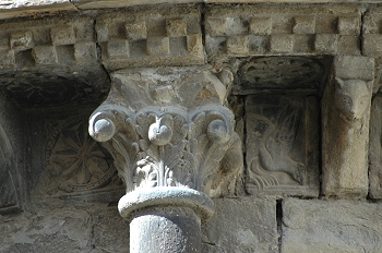 Capitel floral. Catedral de Jaca, Huesca