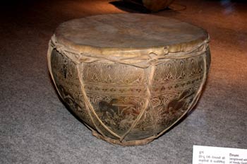 Damrú con grabados mitológicos, Rajasthan, India