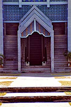 Escaleras mecánicas de entrada a Mezquita, Sulawesi, Indonesia