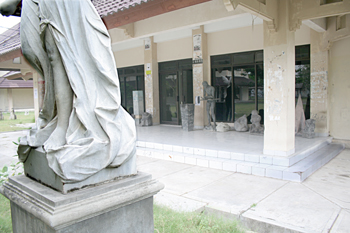 Entrada a Facultad Bellas Artes, Jogyakarta, Indonesia