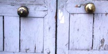 Puertas de madera con pomos