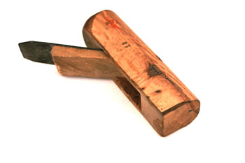 Cepillo con casco de madera