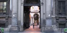 Puerta de la Pinacoteca de Brera, Milán