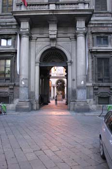 Puerta de la Pinacoteca de Brera, Milán