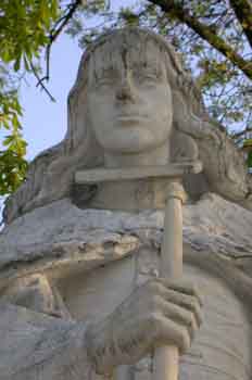 Estatua de Carlos II el Malo, rey de Navarra