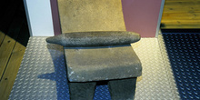 Utensilios domésticos: Metate para moler cacao, Museo del Pueblo