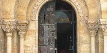 Puerta de la Iglesia de Santa María de Porqueres, Banyoles, Gero