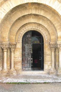 Puerta de la Iglesia de Santa María de Porqueres, Banyoles, Gero