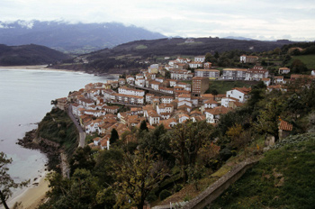 Vista de conjunto desde San Roque, Lastres, Principado de Asturi