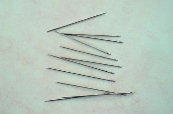 Agujas de coser a mano para hilos finos