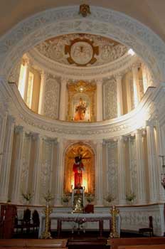 Interior de la catedral de Arequipa, Perú