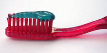 Cepillo dental con pasta dentífrica