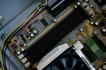 Detalle Zócalo de memoria tipo DIMM (184 contactos)