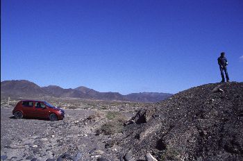 Hombre sobre montículo, Canarias
