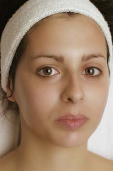 Limpieza facial: base hidratante extendida y fin del proceso