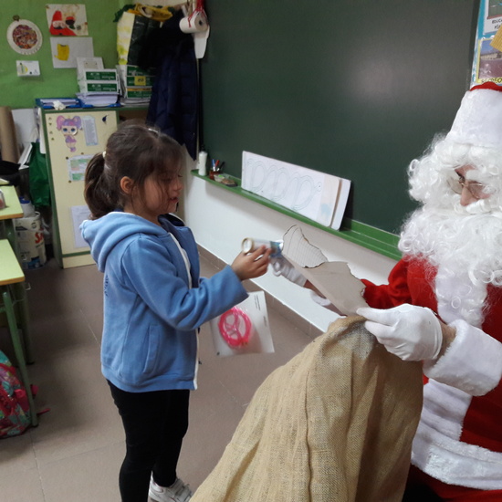 Santa Claus comes to School 7
