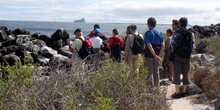 Grupo de turistas en Isla Lobos, Ecuador