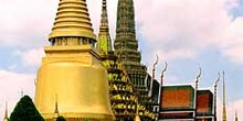 Stupas doradas de templo, Bangkok, Tailandia